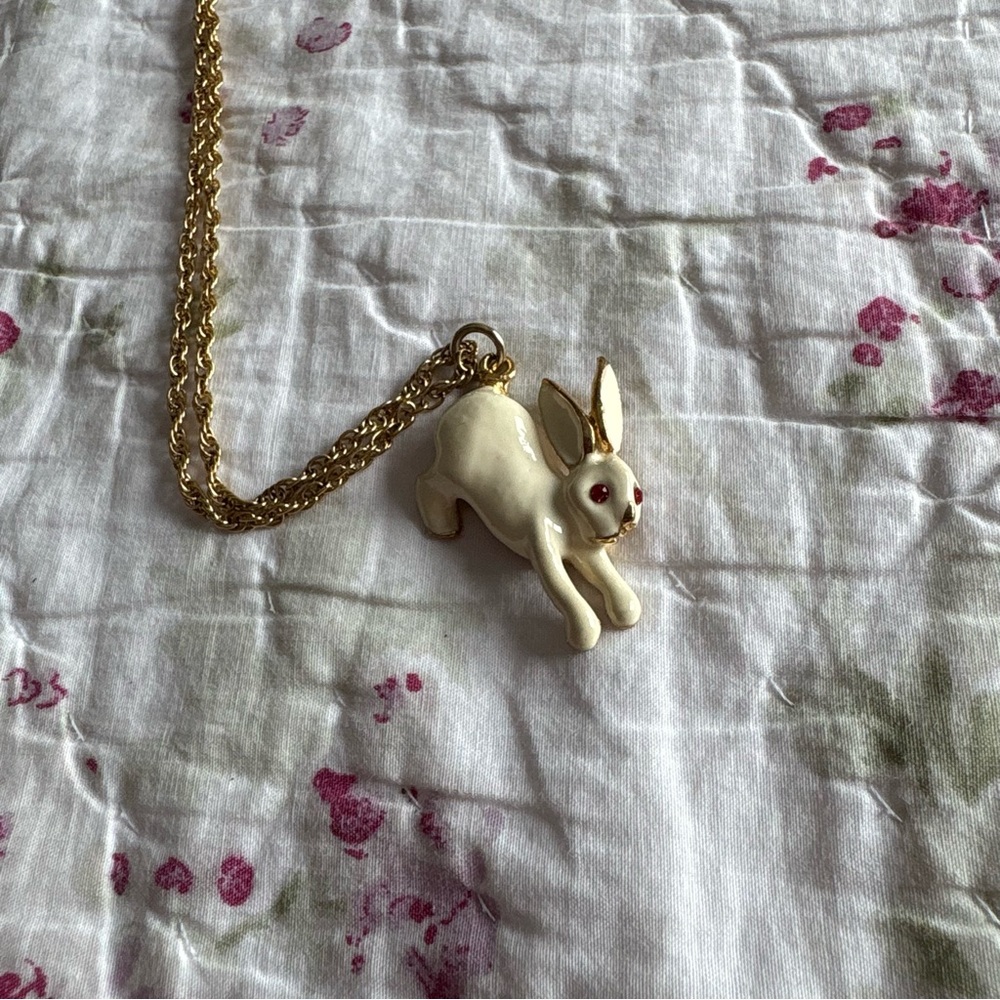 White rabbit necklace gold red eyes enamel bunny pendant long chain wonderland - Picture 4 of 10